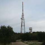 Anche se a contrastare con la bellezza della natura incontaminata, ecco spuntare una torretta di avvistamento e l�alta antenna della Rai